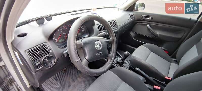 Універсал Volkswagen Golf 2004 в Охтирці