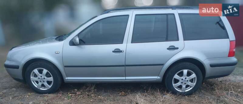 Універсал Volkswagen Golf 2004 в Охтирці