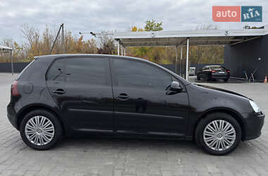 Хэтчбек Volkswagen Golf 2004 в  фото 3 Хэтчбек Volkswagen Golf 2004 в