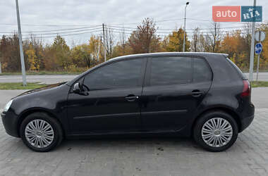 Хэтчбек Volkswagen Golf 2004 в  фото 4 Хэтчбек Volkswagen Golf 2004 в