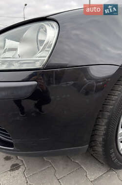 Хэтчбек Volkswagen Golf 2004 в  фото 25 Хэтчбек Volkswagen Golf 2004 в