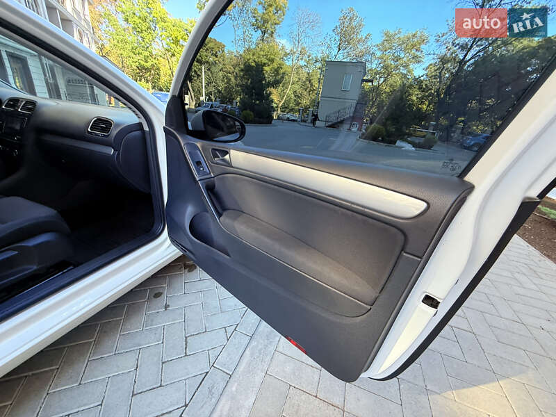 Хэтчбек Volkswagen Golf 2011 в Одессе