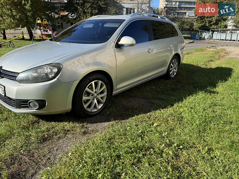 Універсал Volkswagen Golf 2010 в Шептицькому