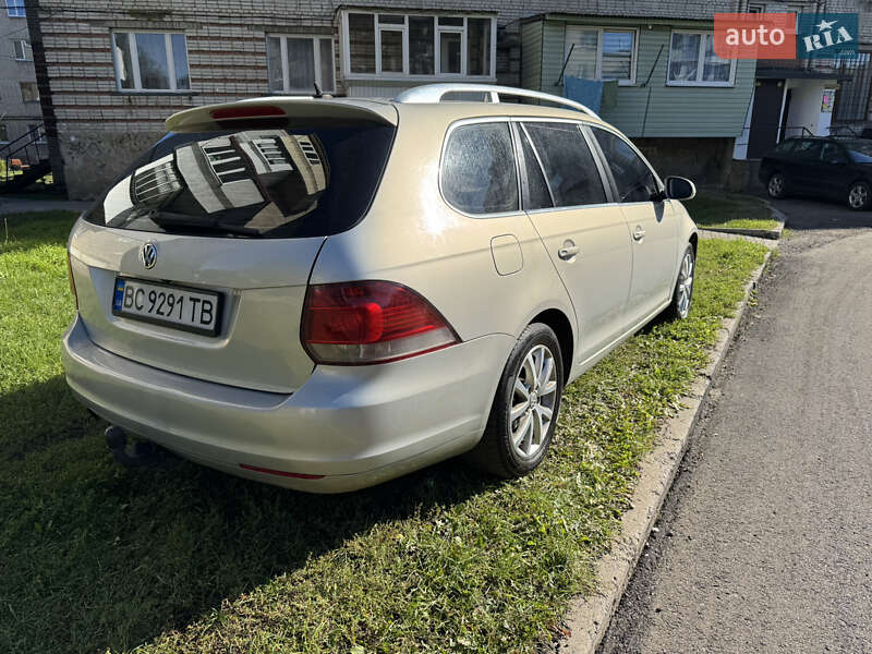 Універсал Volkswagen Golf 2010 в Шептицькому