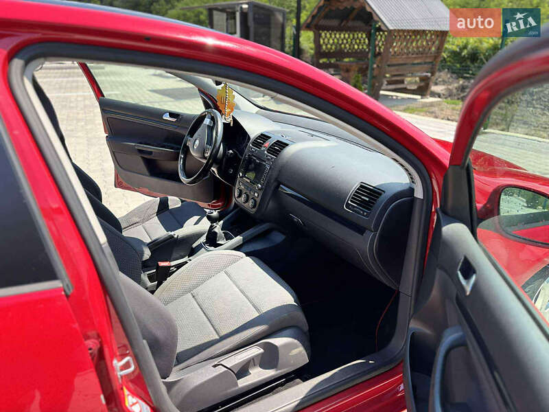 Хетчбек Volkswagen Golf 2006 в Береговому