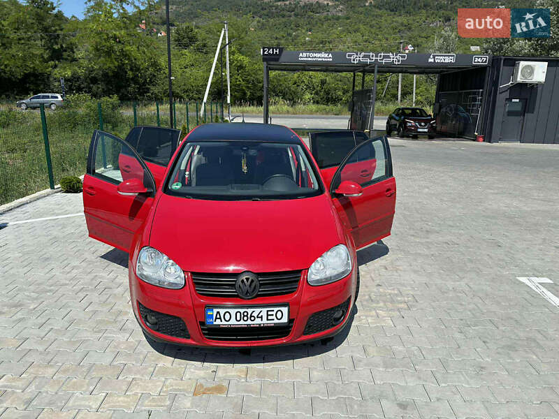 Хетчбек Volkswagen Golf 2006 в Береговому