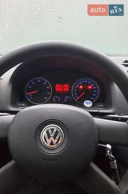 Хэтчбек Volkswagen Golf 2004 в 