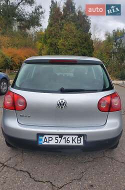 Хэтчбек Volkswagen Golf 2004 в 