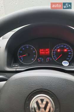 Хэтчбек Volkswagen Golf 2004 в 