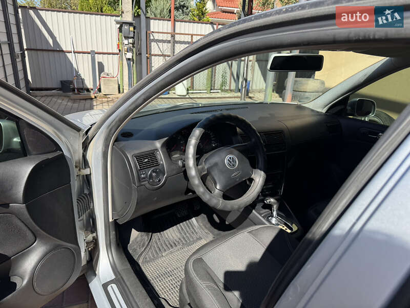 Хэтчбек Volkswagen Golf 2000 в Фонтанке