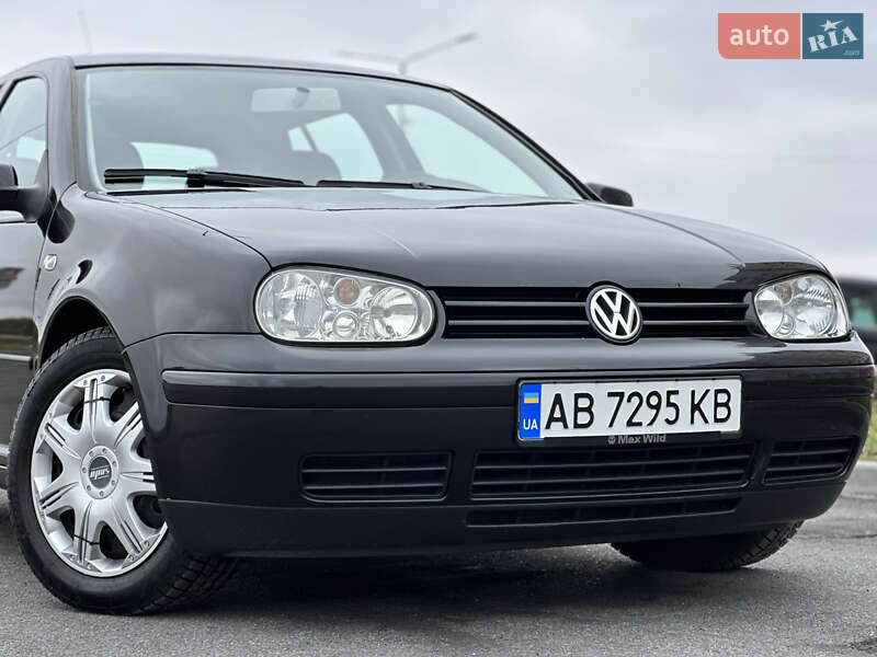 Хетчбек Volkswagen Golf 2003 в Вінниці