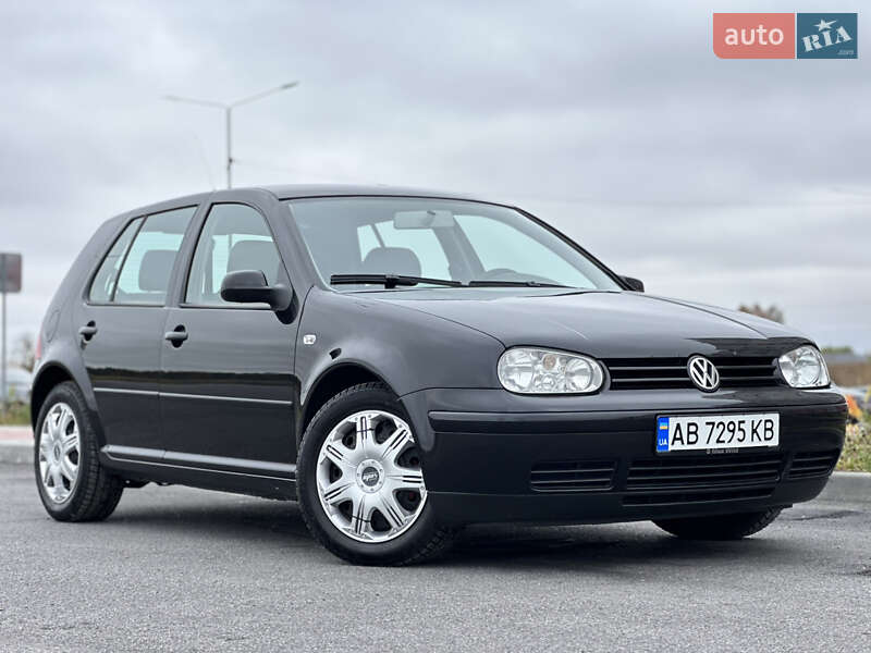 Хетчбек Volkswagen Golf 2003 в Вінниці