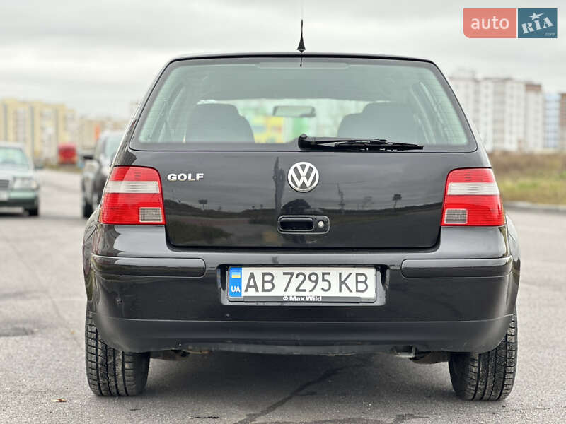 Хетчбек Volkswagen Golf 2003 в Вінниці