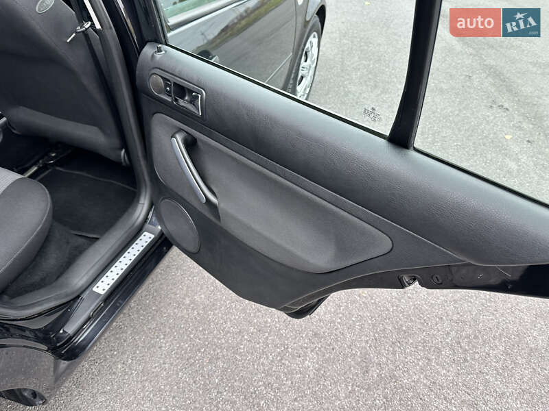 Хетчбек Volkswagen Golf 2003 в Вінниці