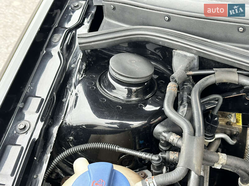 Хетчбек Volkswagen Golf 2003 в Вінниці