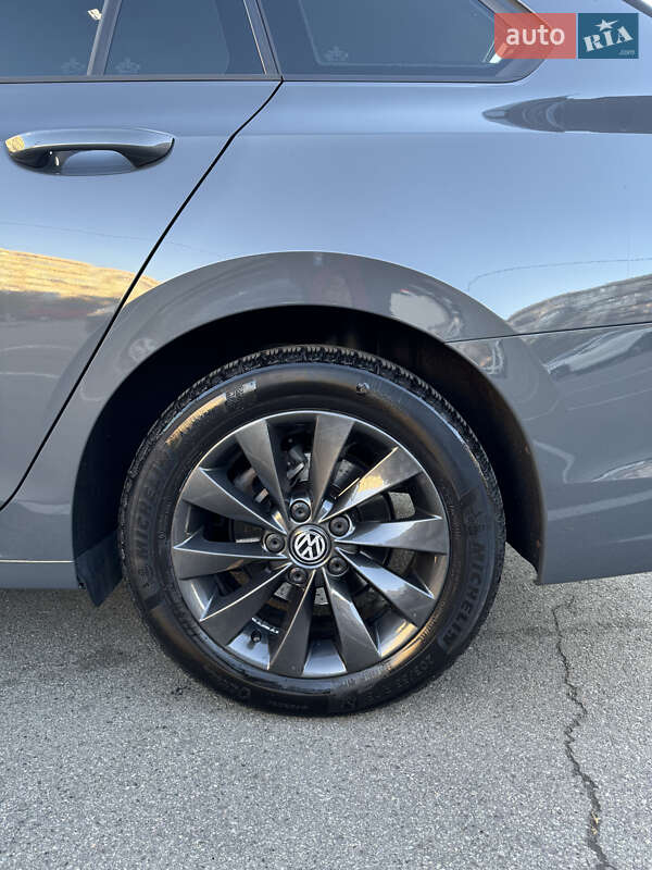 Универсал Volkswagen Golf 2021 в Киеве