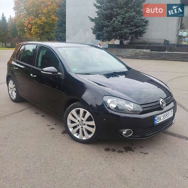 Хетчбек Volkswagen Golf 2010 в Рівному