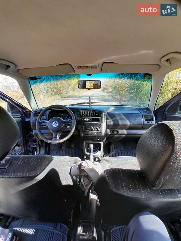 Хэтчбек Volkswagen Golf 1997 в Черновцах