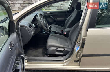 Хэтчбек Volkswagen Golf 2005 в  фото 12 Хэтчбек Volkswagen Golf 2005 в