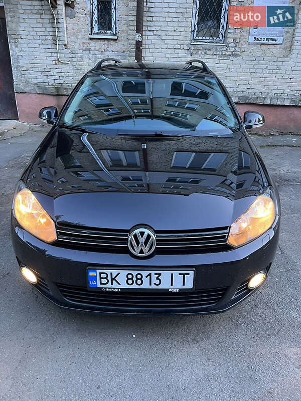 Универсал Volkswagen Golf 2010 в Ровно