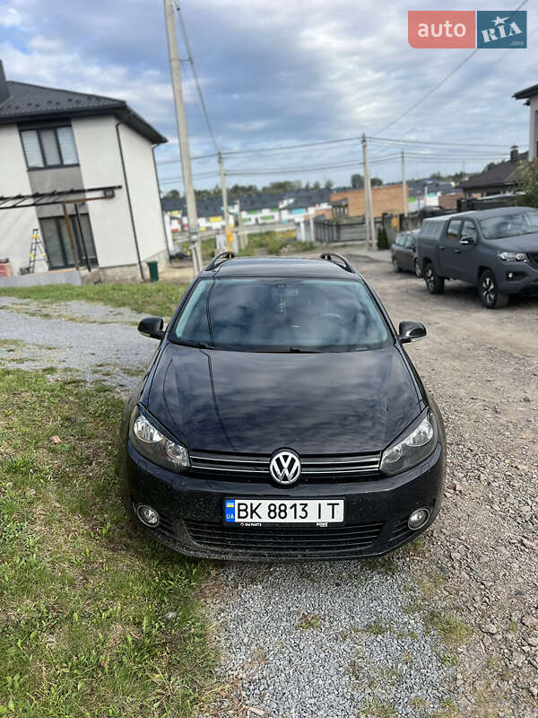Универсал Volkswagen Golf 2010 в Ровно