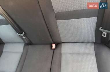 Хэтчбек Volkswagen Golf 2003 в  фото 18 Хэтчбек Volkswagen Golf 2003 в