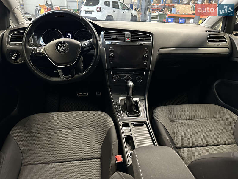 Універсал Volkswagen Golf 2017 в Києві