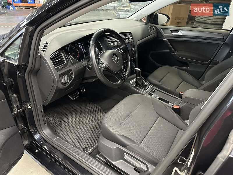 Універсал Volkswagen Golf 2017 в Києві
