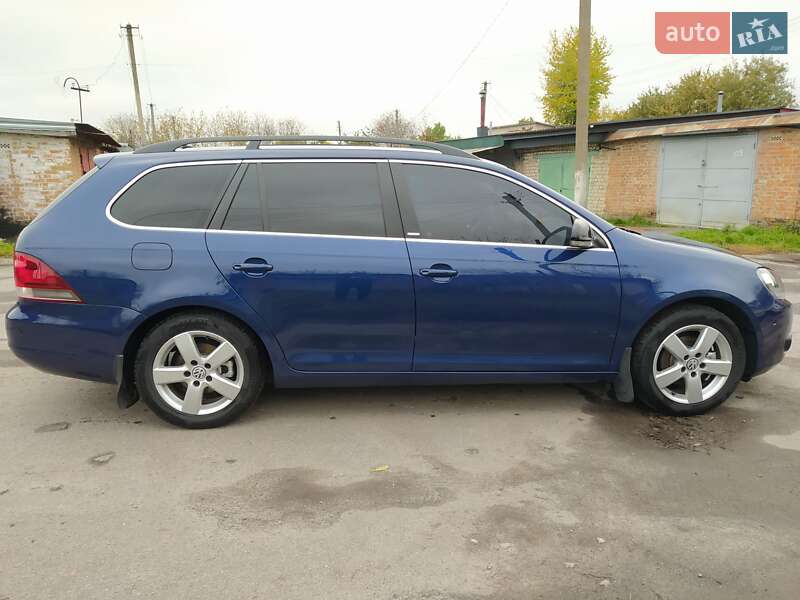 Универсал Volkswagen Golf 2012 в Казатине