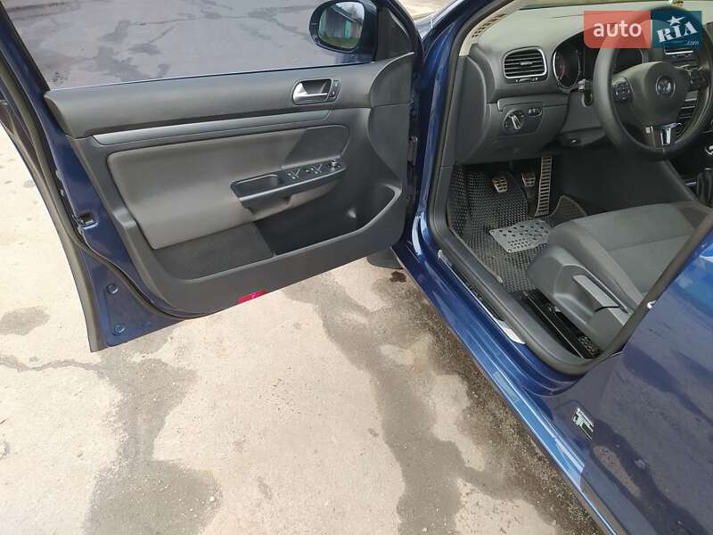 Универсал Volkswagen Golf 2012 в Казатине