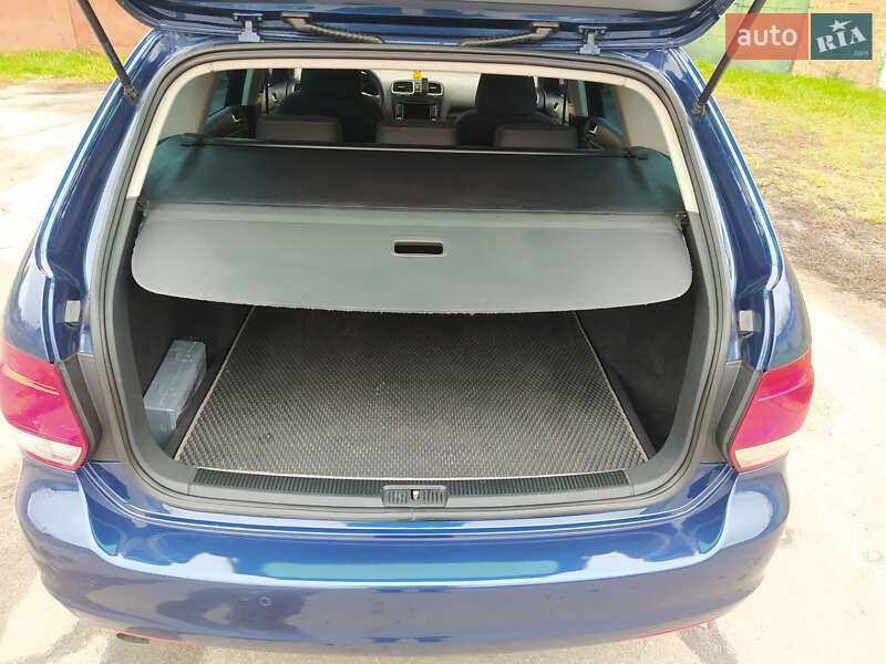 Универсал Volkswagen Golf 2012 в Казатине