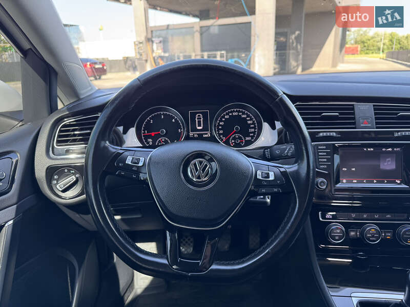 Універсал Volkswagen Golf 2015 в Львові