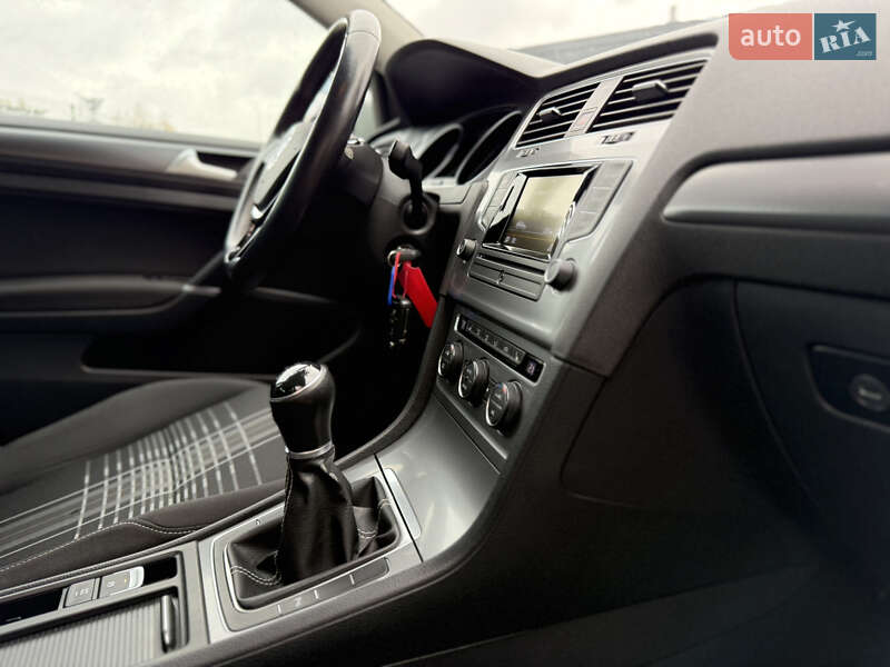 Универсал Volkswagen Golf 2016 в Киеве фото 11 Универсал Volkswagen Golf 2016 в Киеве