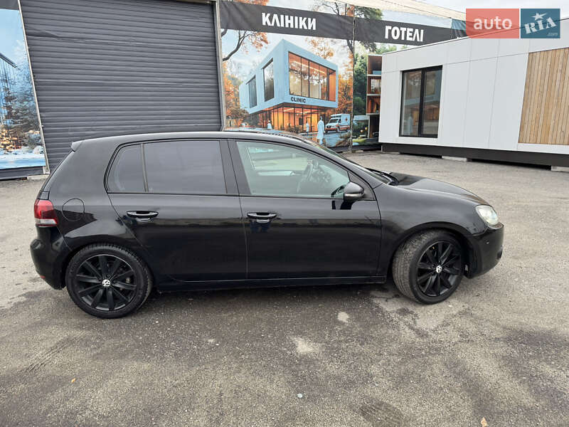 Хэтчбек Volkswagen Golf 2010 в Киеве