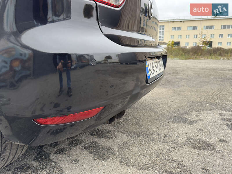 Хэтчбек Volkswagen Golf 2010 в Киеве