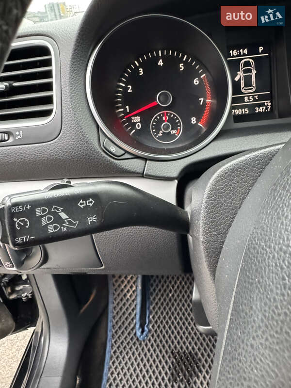 Хэтчбек Volkswagen Golf 2010 в Киеве