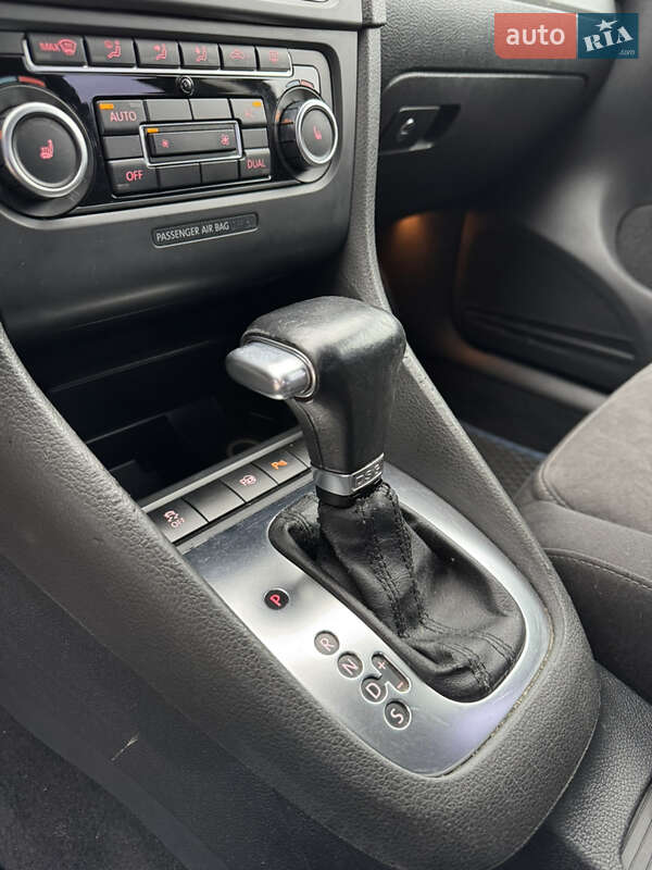 Хэтчбек Volkswagen Golf 2010 в Киеве