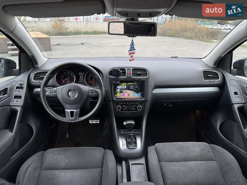Хэтчбек Volkswagen Golf 2010 в Киеве