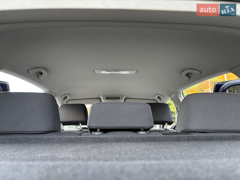 Хэтчбек Volkswagen Golf 2004 в Могилев-Подольске