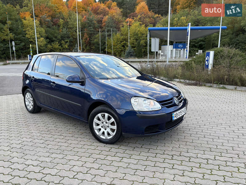 Хэтчбек Volkswagen Golf 2004 в Могилев-Подольске