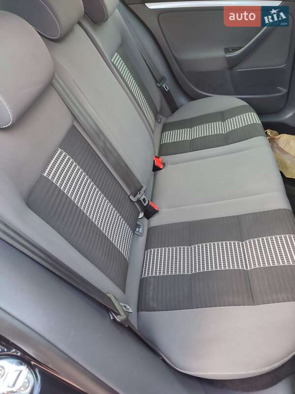 Хэтчбек Volkswagen Golf 2008 в Белой Церкви