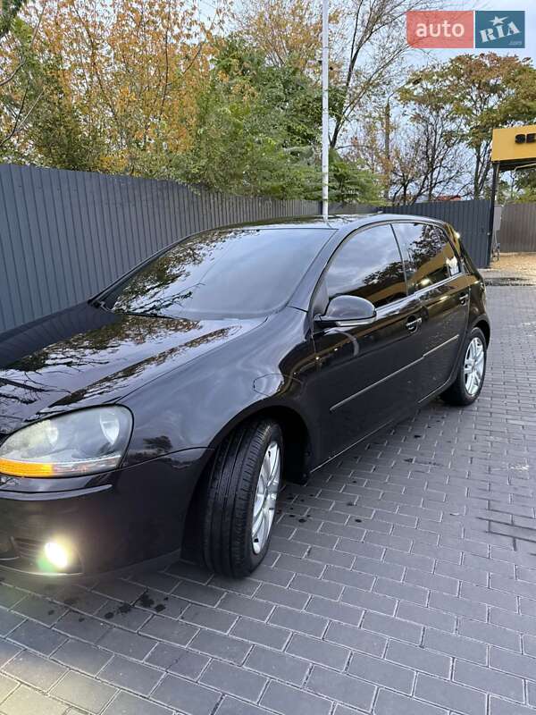 Хэтчбек Volkswagen Golf 2008 в Днепре