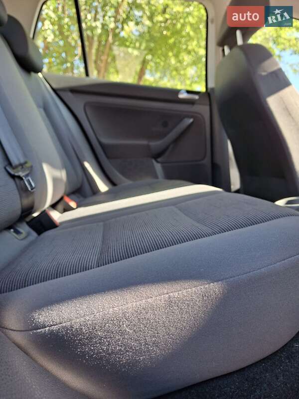 Хэтчбек Volkswagen Golf 2008 в Днепре