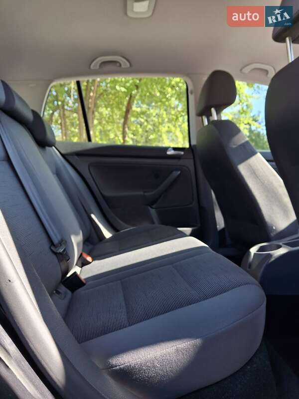 Хэтчбек Volkswagen Golf 2008 в Днепре