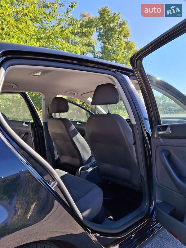 Хэтчбек Volkswagen Golf 2008 в Днепре