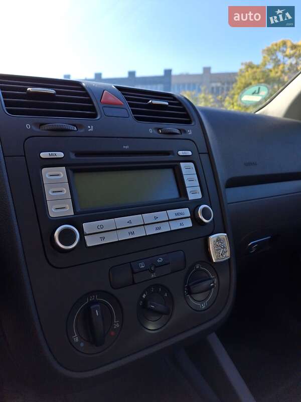 Хэтчбек Volkswagen Golf 2008 в Днепре