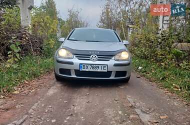Хэтчбек Volkswagen Golf 2005 в Полонном