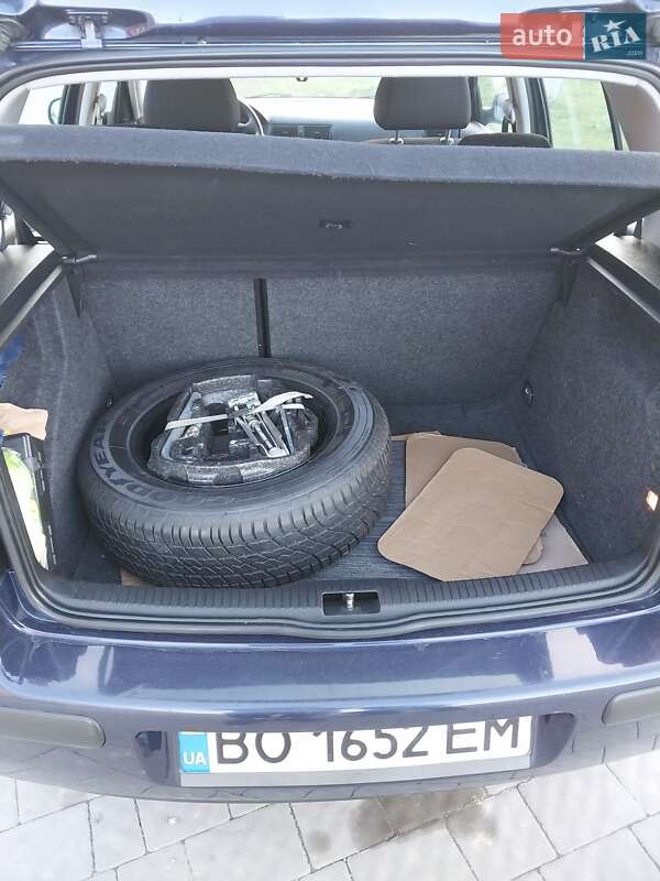 Хэтчбек Volkswagen Golf 2002 в Тернополе