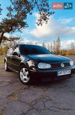 Хэтчбек Volkswagen Golf 2002 в Каменском