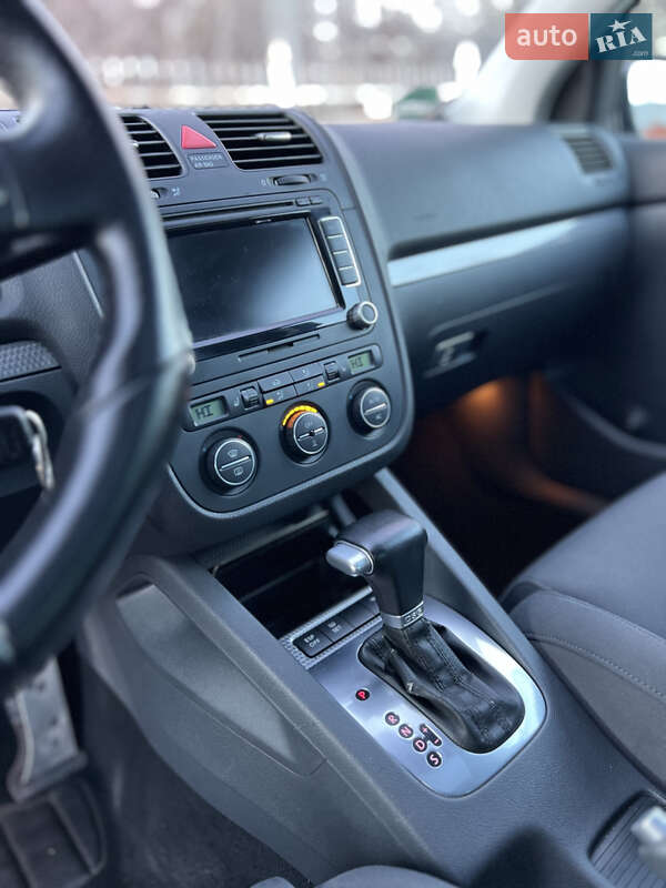 Хетчбек Volkswagen Golf 2008 в Рівному